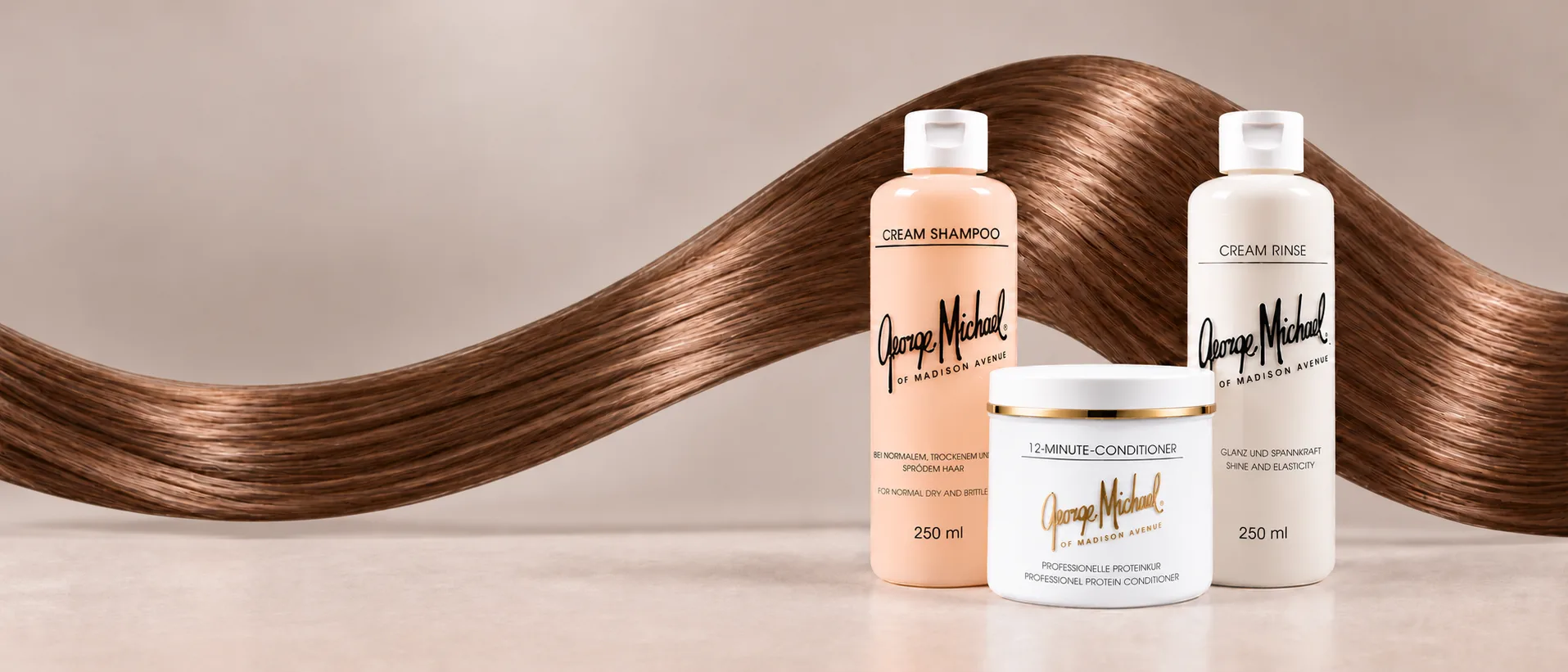 Cream Shampoo, 12-Minute Conditioner und Cream Rinse von George Michael vor einer glänzenden Haarwelle